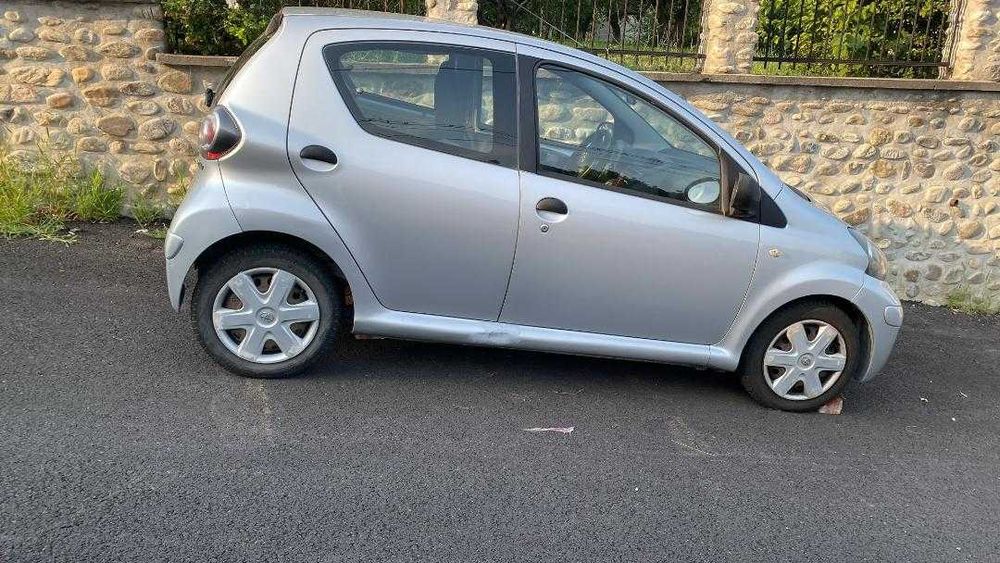 Vand TOYOTA AYGO Benzina