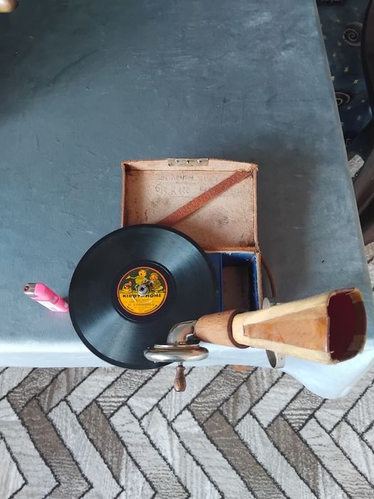 Gramofon original de buzunar GIPSY POCKET fabricat în anul 1920.