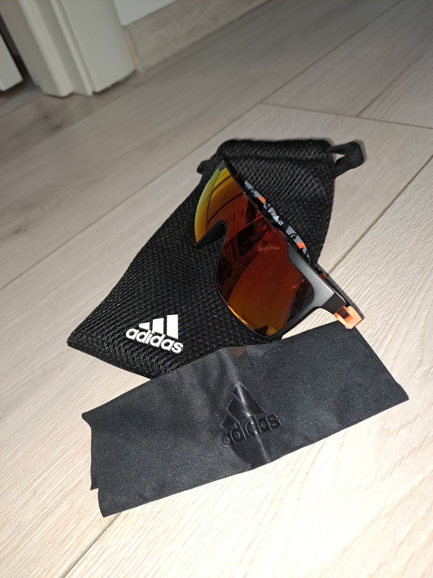 Vând ochelari de soare Adidas noi