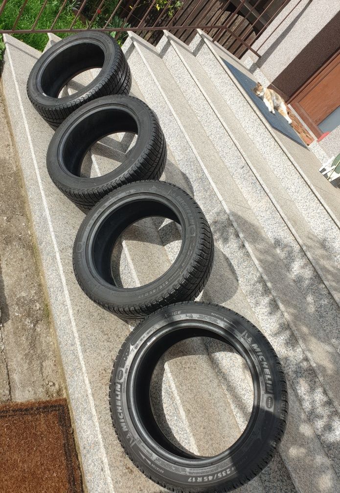 Зимни гуми Michelin 235/45/17