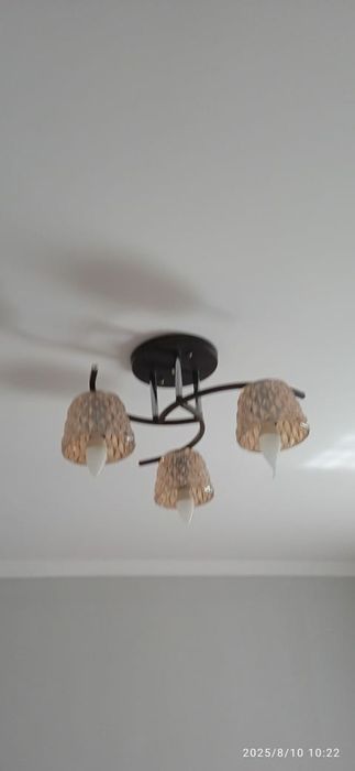 Продам люстру трехрожковую