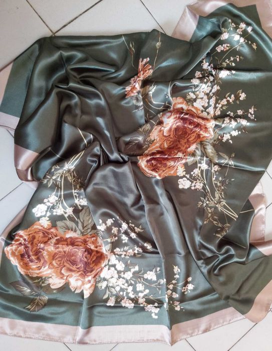 Дамски копринени шалове