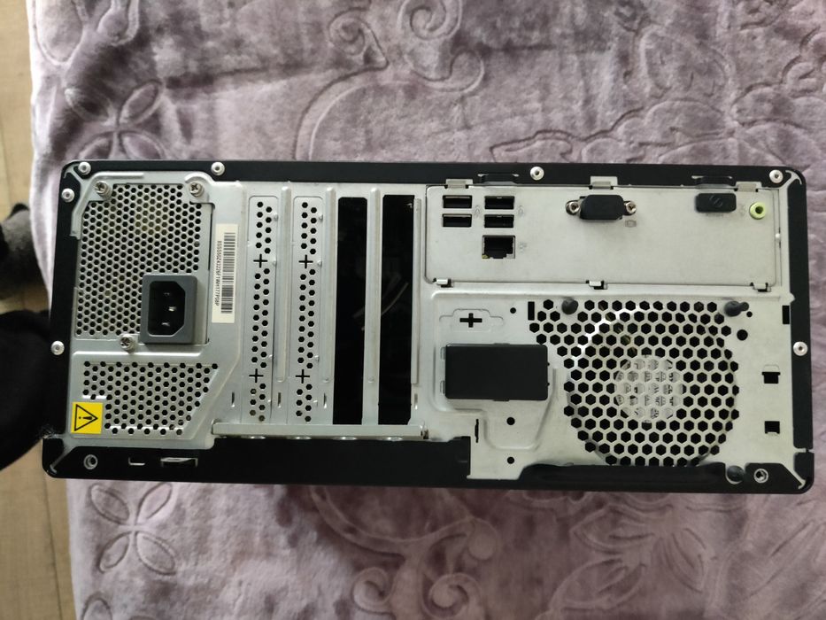 Carcasa PC lenovo + placa de baza si sursa