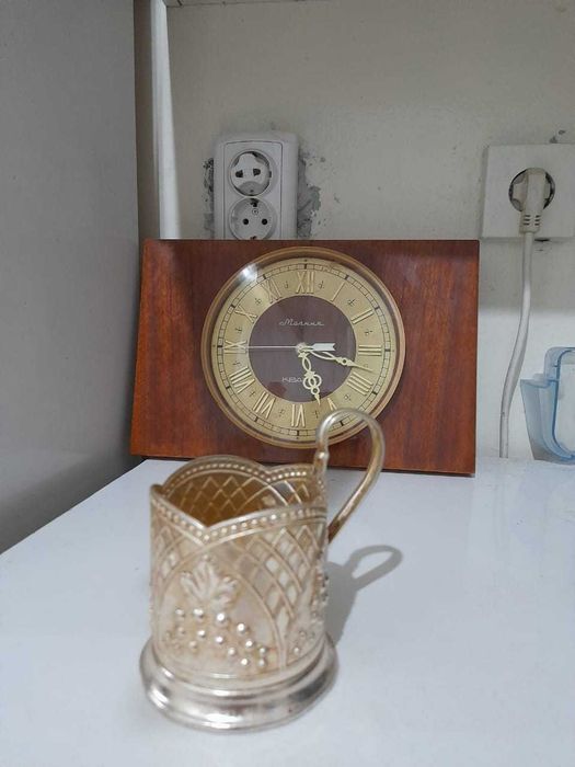 Часы, ракушка и подстаканник