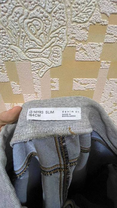 Продаю джинсы для подростка, 13–14 лет (рост 164 см),