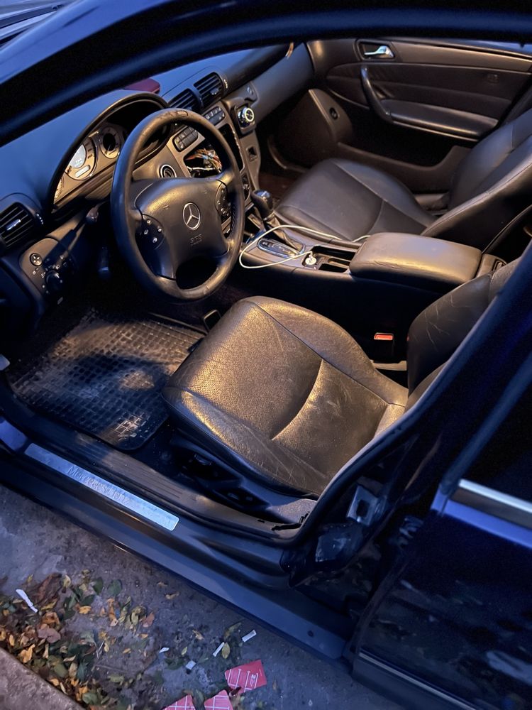 Mercedes ц220 143 коня за части може и цяла за части