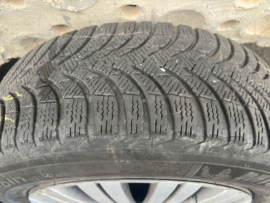 Vând cauciucuri de iarna Michelin 205/60/16