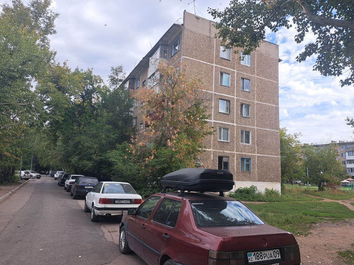 Продаю 2-х комн. квартиру в 23 микрорайоне, дом 15
