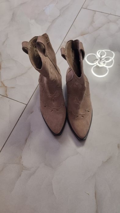 Ghete stradivarius noi nepurtate