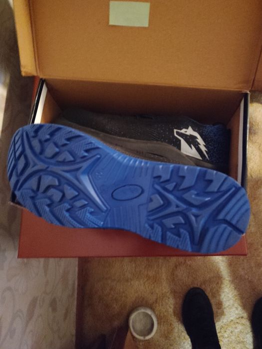 Защитни работни обувки 40 номер 
- Категория:O1 SRC- Лицев