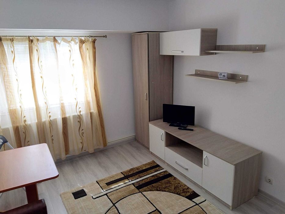 Închiriez garsonieră