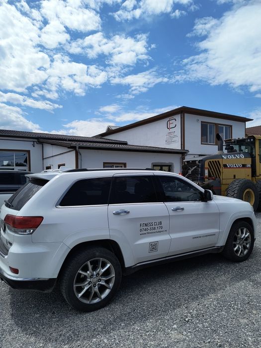 Grand Cherokee Summit