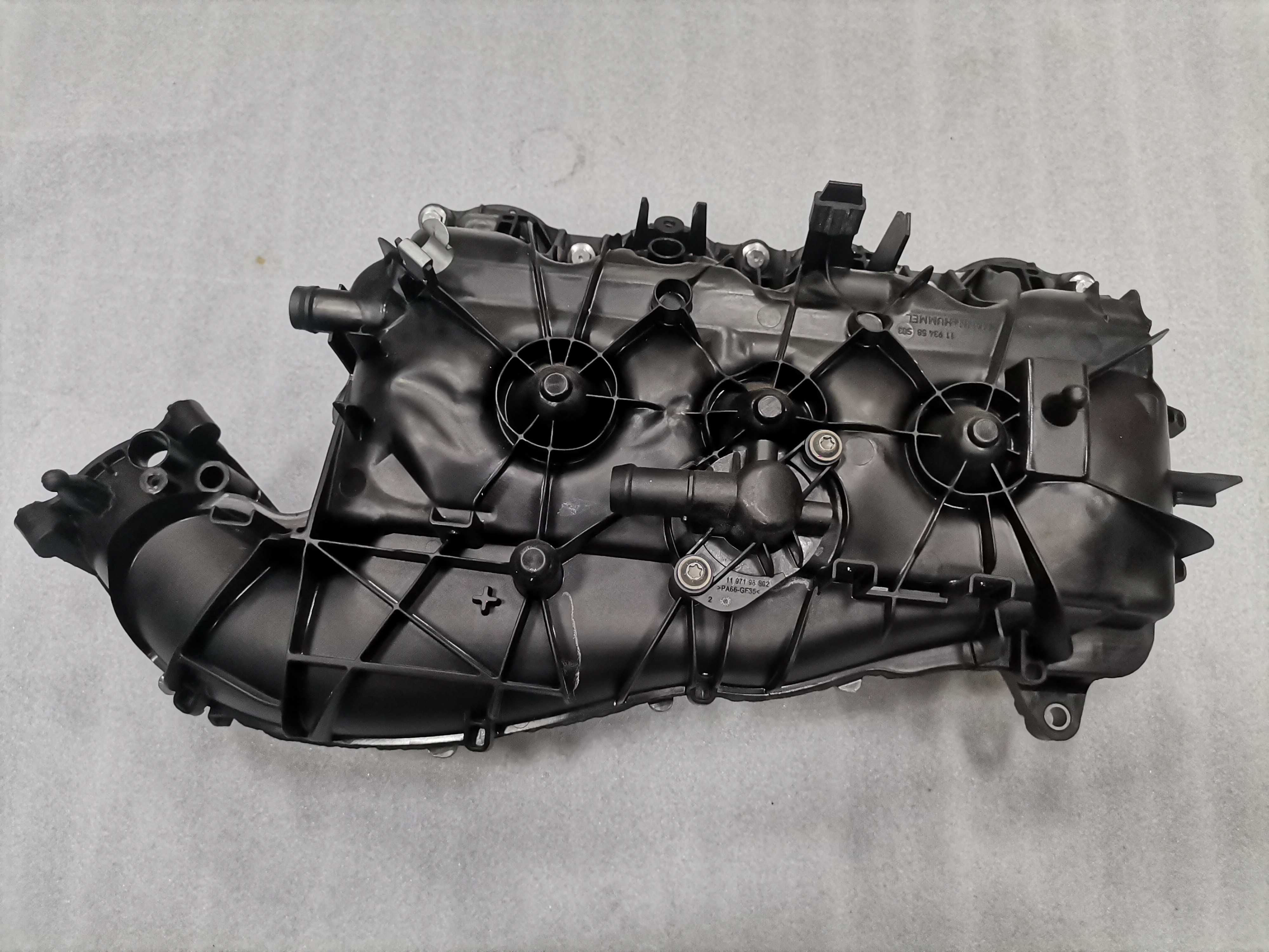 Нов Всмукателен колектор 8647975 BMW B48 20i 30i ix G20 G30 G01 G05 G2
