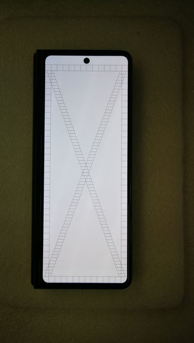 Samsung Z FOLD3 5G Перфектен, без забележки.