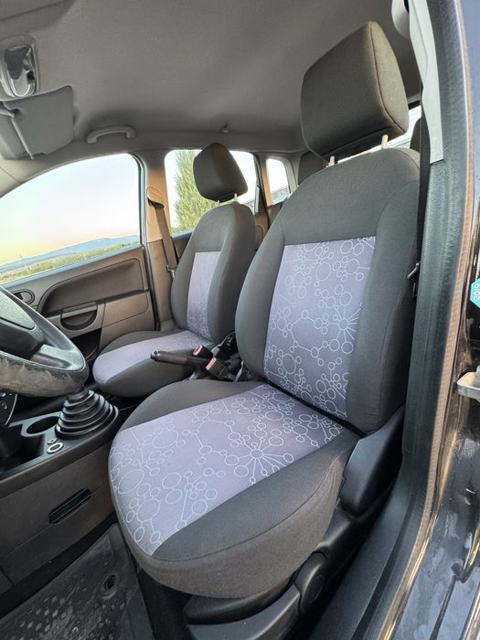 Vând Ford Fiesta Motor 1.3 Benzină 69 CP E4 132000 Km Import Germania