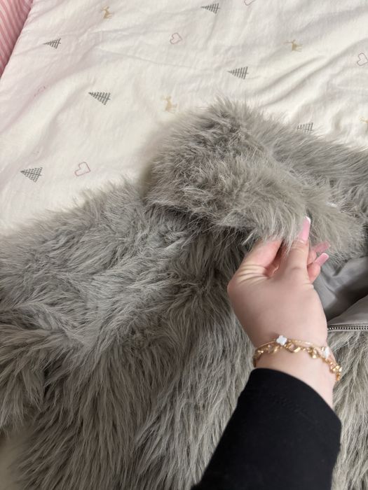 Сиво палто от изкуствен косъм