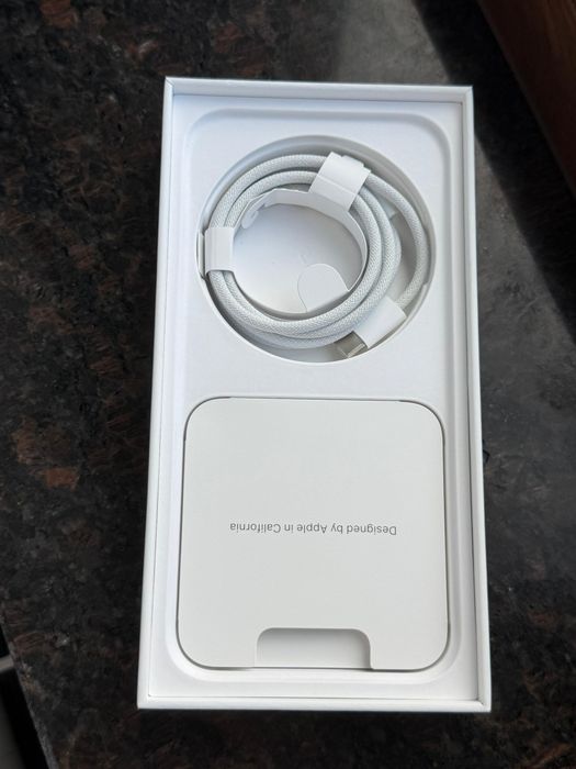 iPhone 15 Pro Max, Alb