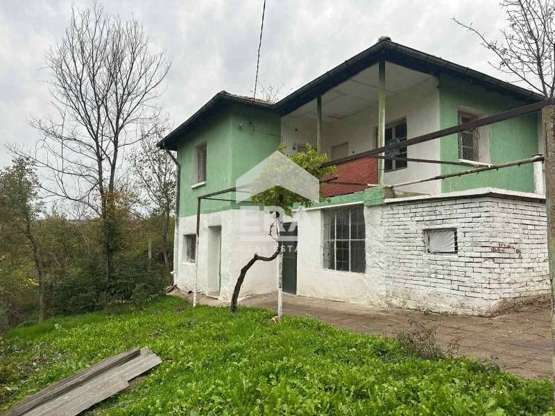 Само в Ера имоти Хасково! Двуетажна къща в село Дряново