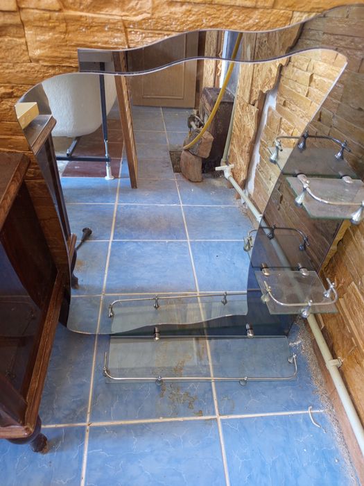 Умывальник с зеркалом