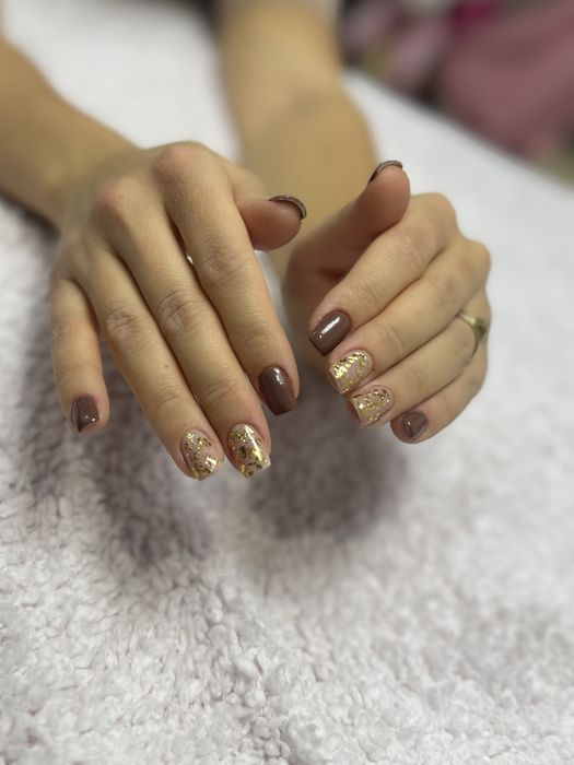 Manichiura clasica, cu gel sau oja semi