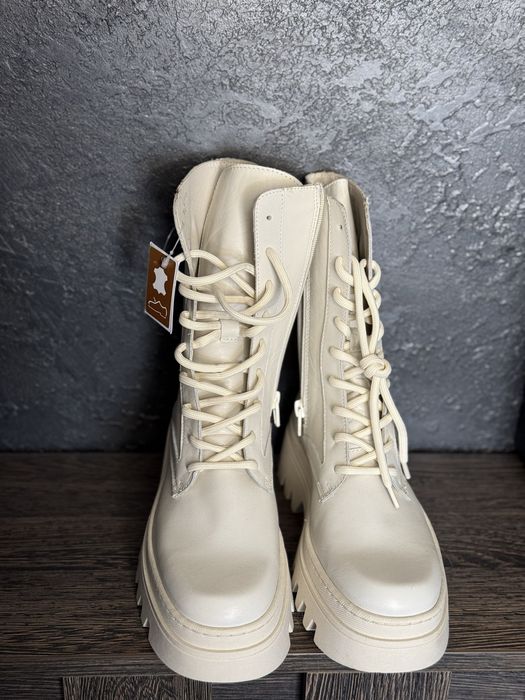 Ghete bej, 39, noi cu eticheta