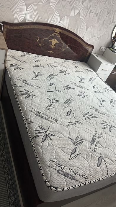 Продам двуспальную кровать