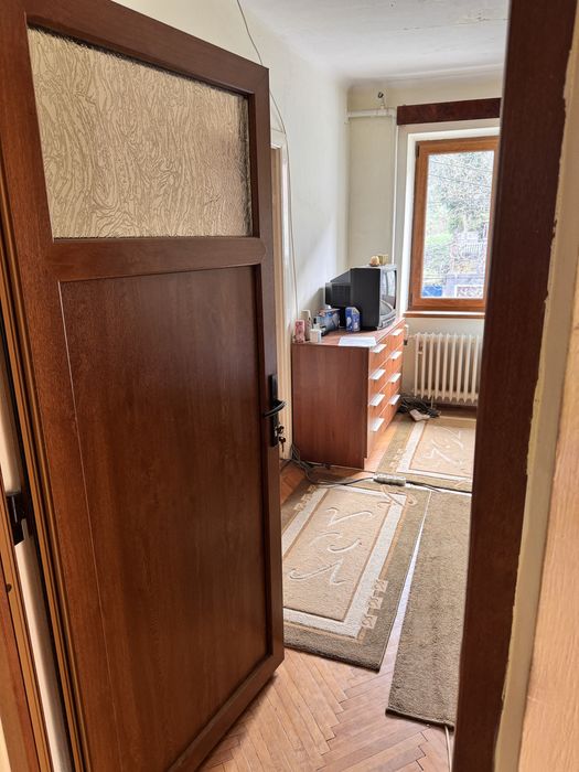 Resita, casa cu 7 camere si garaj, aproape de Centru si stadion