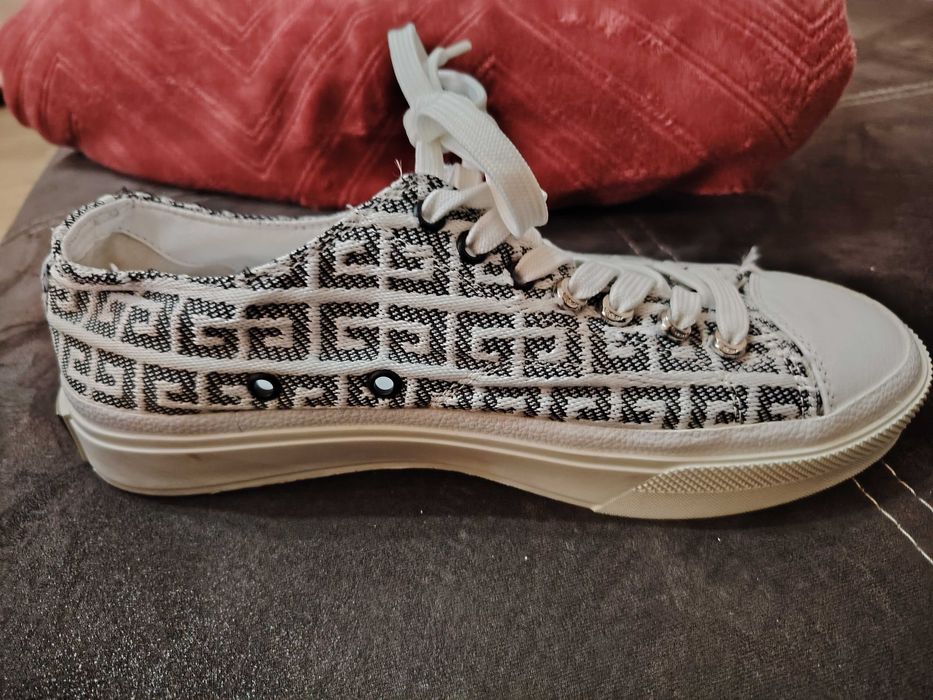 Оригинални кецове на Givenchi по кода ще се разбере че са  оригинални
