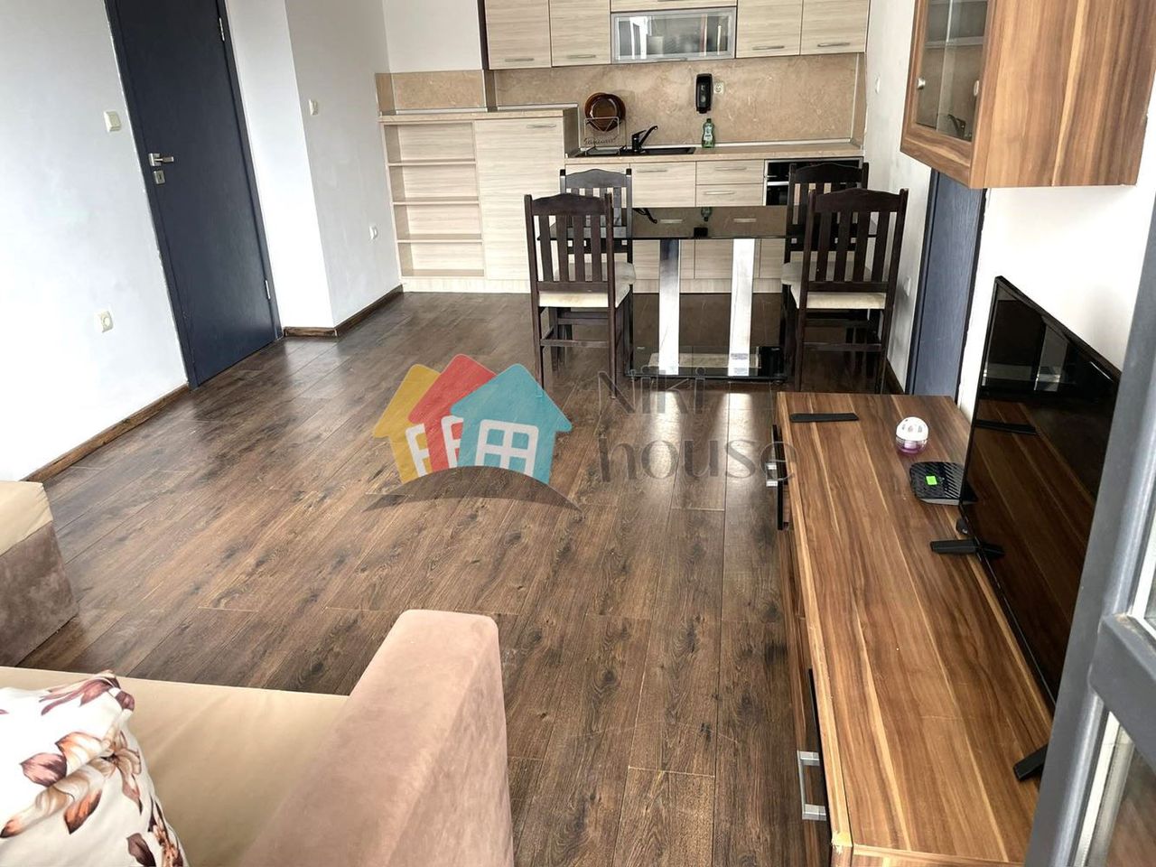 Продава се Тристаен апартамент в к.к. Златни пясъци - 110 кв.м за 1000 €/кв.м - Снимка #3