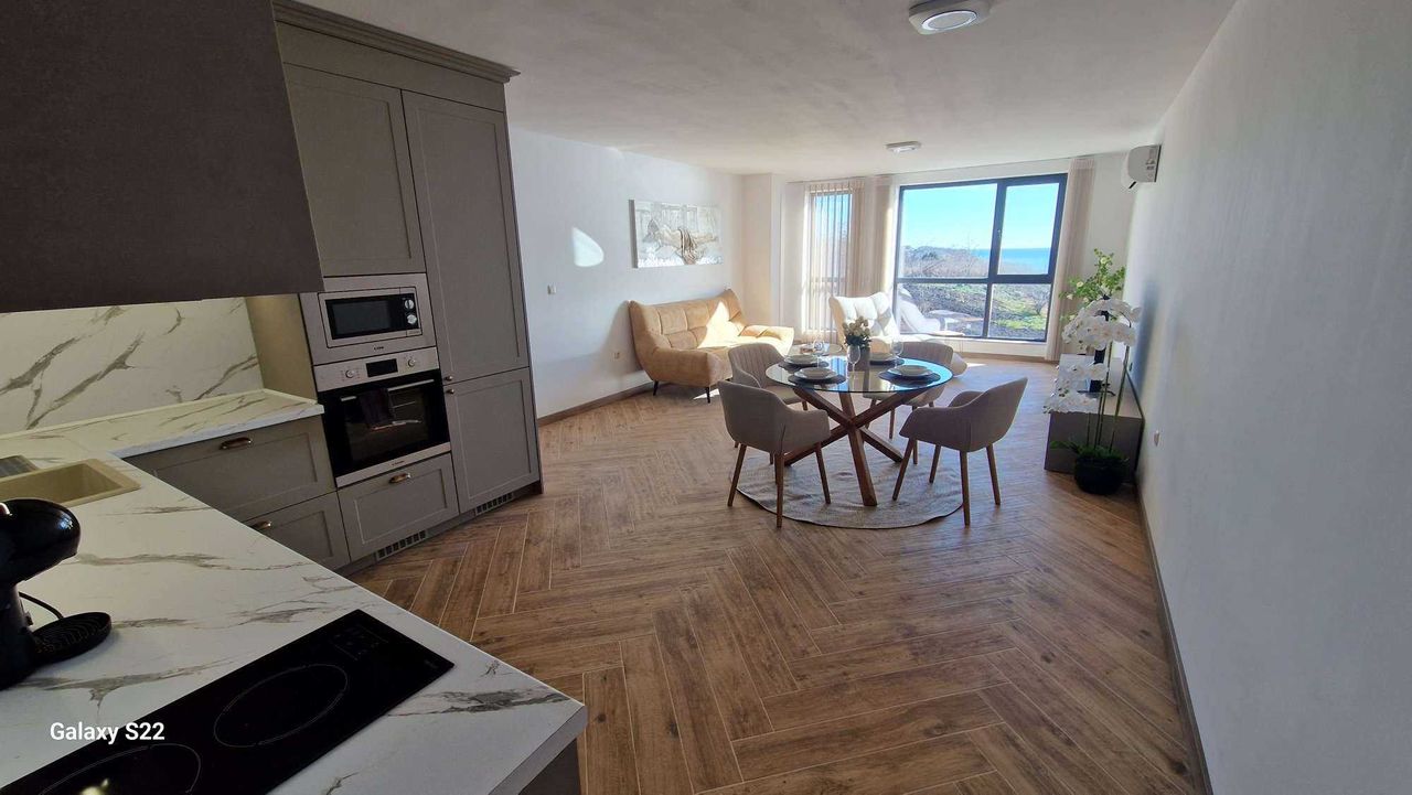 Дава се под наем Тристаен апартамент в Бургас, Сарафово - 128 кв.м за 1275 € - Снимка #4