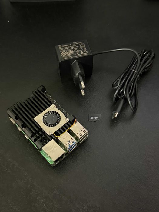 Raspberry Pi 5 8GB RAM + alimentator + carcasa + fan + microSD 64GB