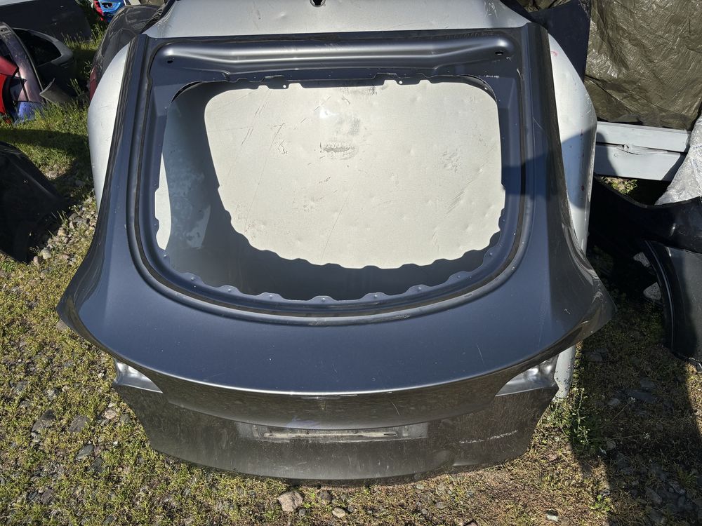 Капак Tesla Model Y