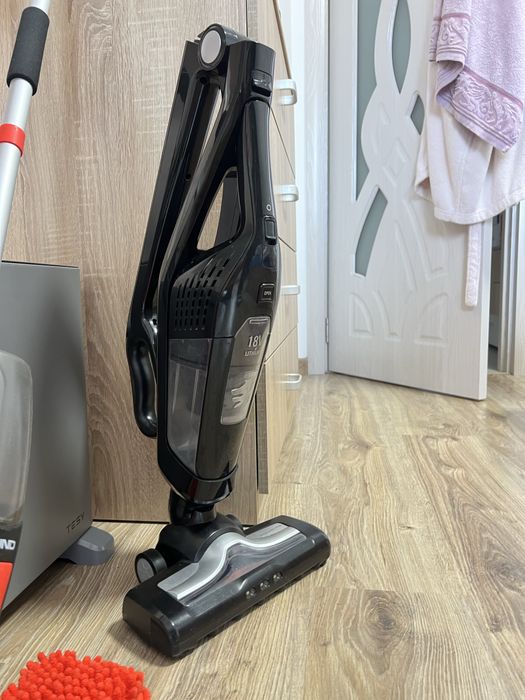 Вертикална прахосмукачка Rowenta Dual Force