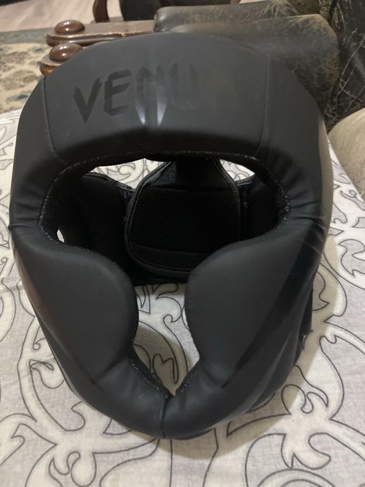 Шлем venum.