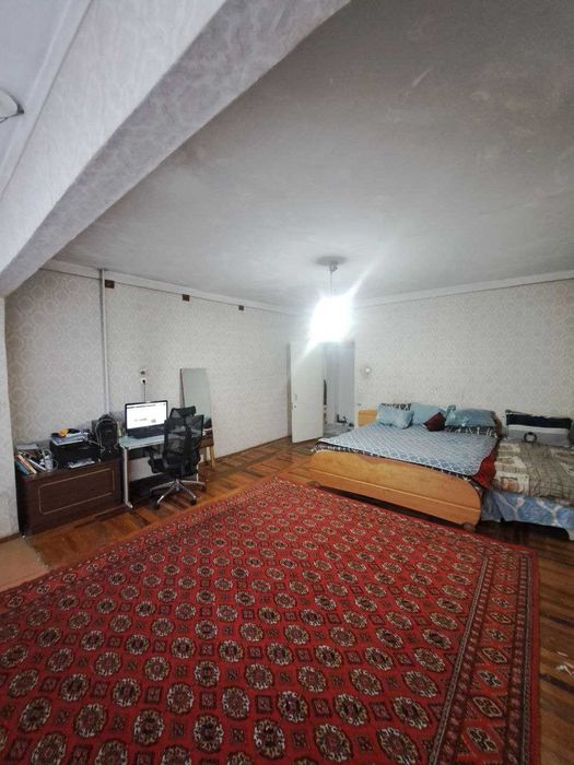 2 хона 60 кв.м. уй сотилади. Кора-камиш 2/4, 9 каватли уйни 2-кавати.