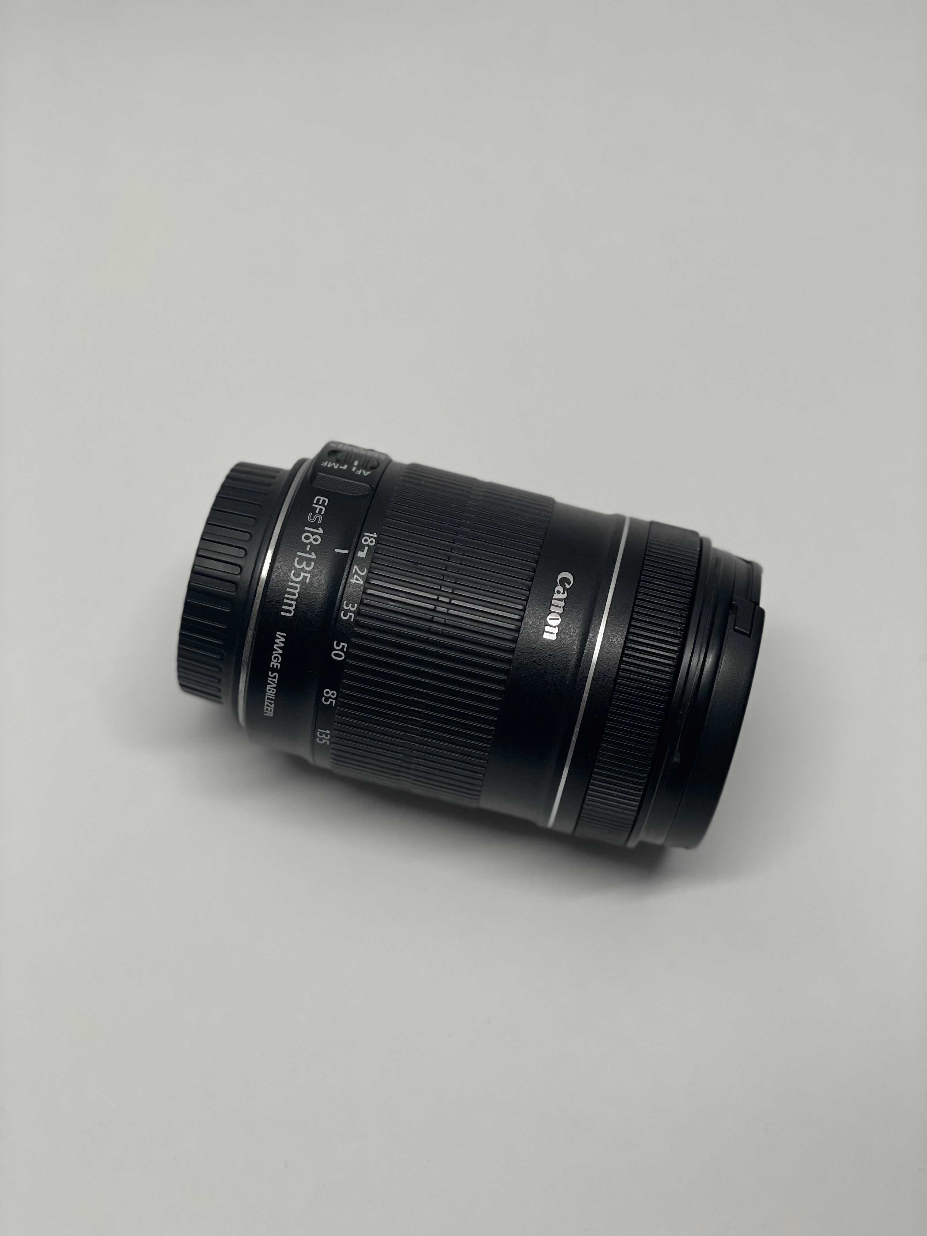 Обектив Canon EF-S 18-135mm f/3.5-5.6 IS STM