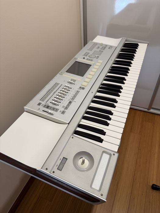 Продавам Korg M3