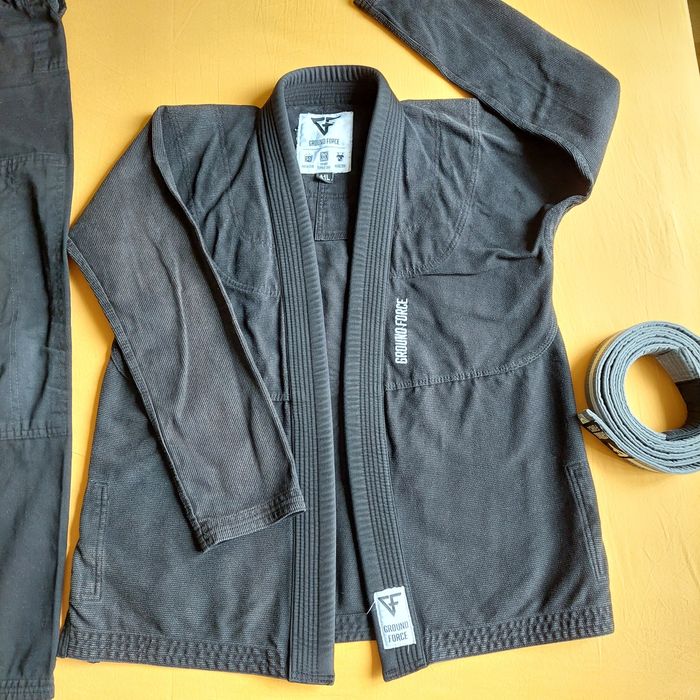 Екип за бойни спортове