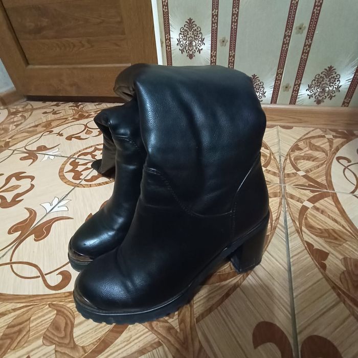 Продаются сапоги !