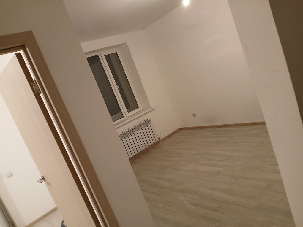 Сдам однокомнатную квартиру в Пригородном, примерно 60 м2, есть диван.