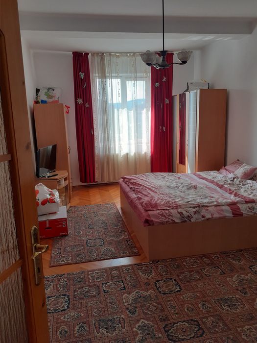 Închiriez apartament 2 camere - 60 mp - zonă Centrală