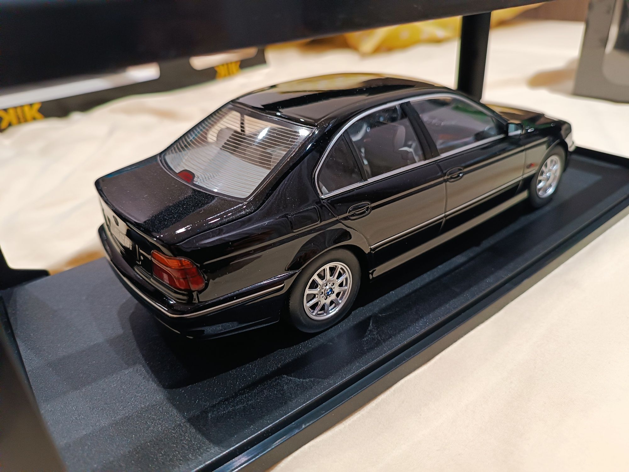 Bmw 528i E39 1:18
