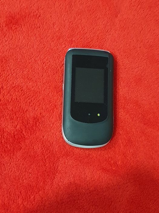 Super telefon M1, M2 ,M3  cu clapeta cu display destul de generos . Du