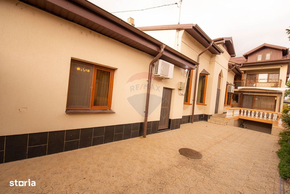 Casa / Vila cu piscina, 6 camere de vanzare in zona Central