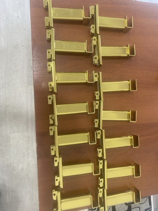 Magazin uchun veshilka