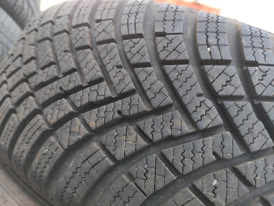2бр Като нови Зимни гуми 205 60 16 - Hankook - DOT 2023