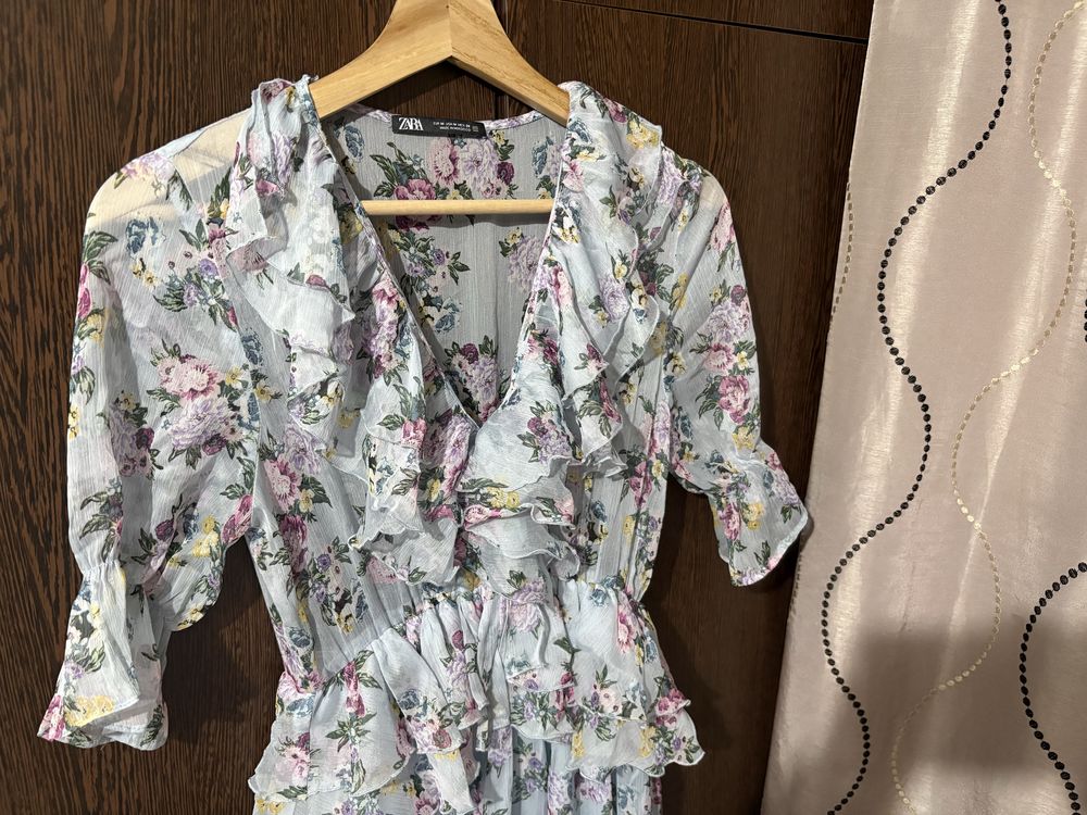 Rochie Zara albastra,model floral,M
