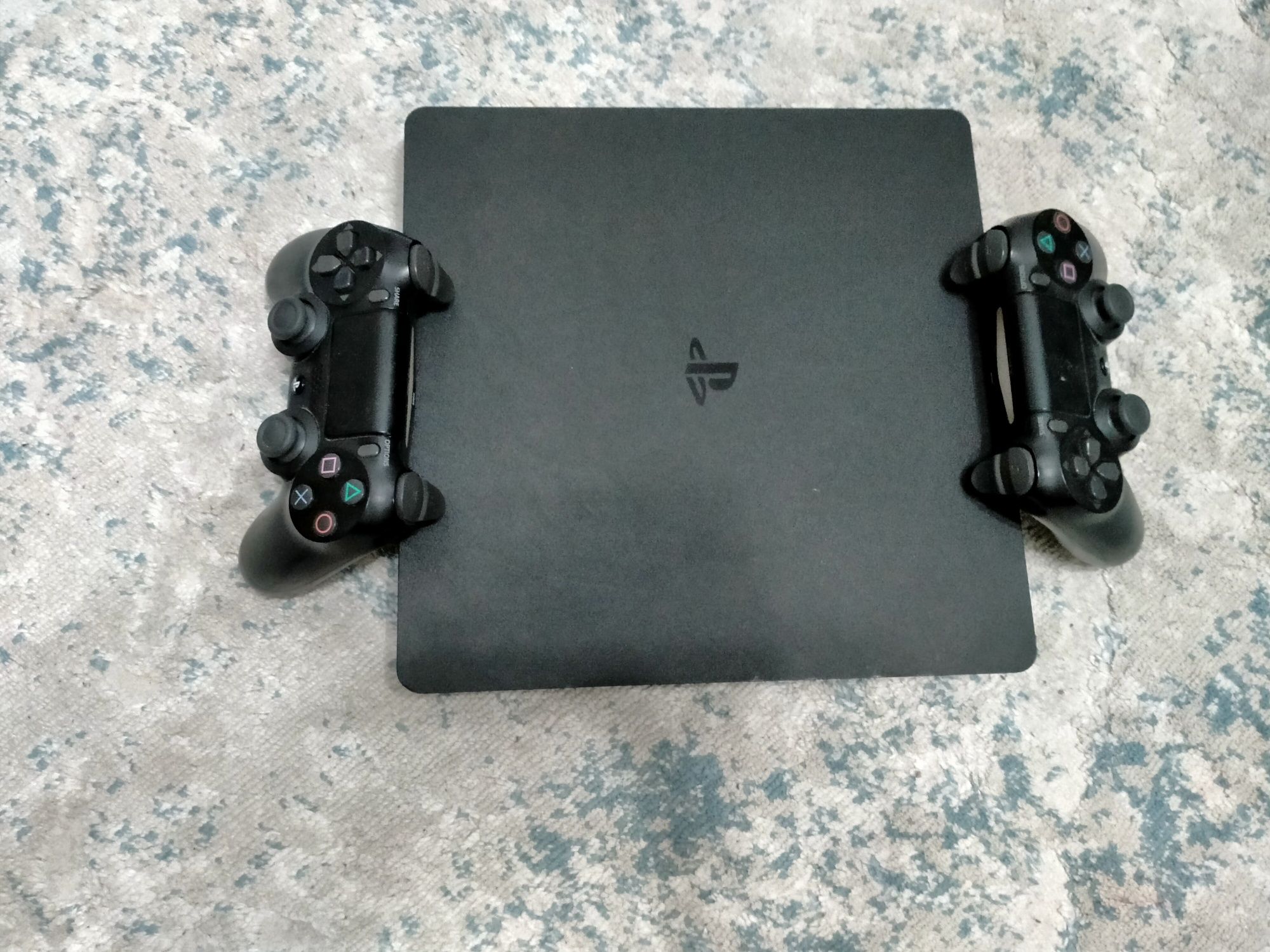 Пс4 и 9 игр 2 джостика срочно продам