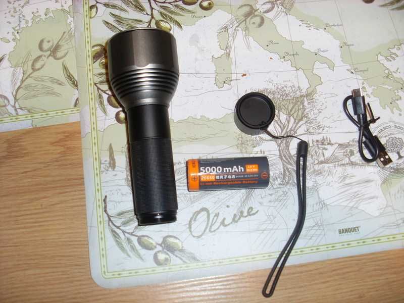 Super lanterna Nextool XHP50.2 acumulator inclus 26650 de 5000mAh real