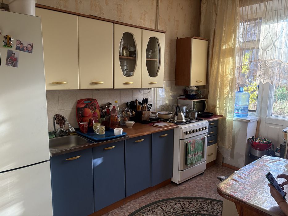 Продам кухонный гарнитур в хорошем состоянии